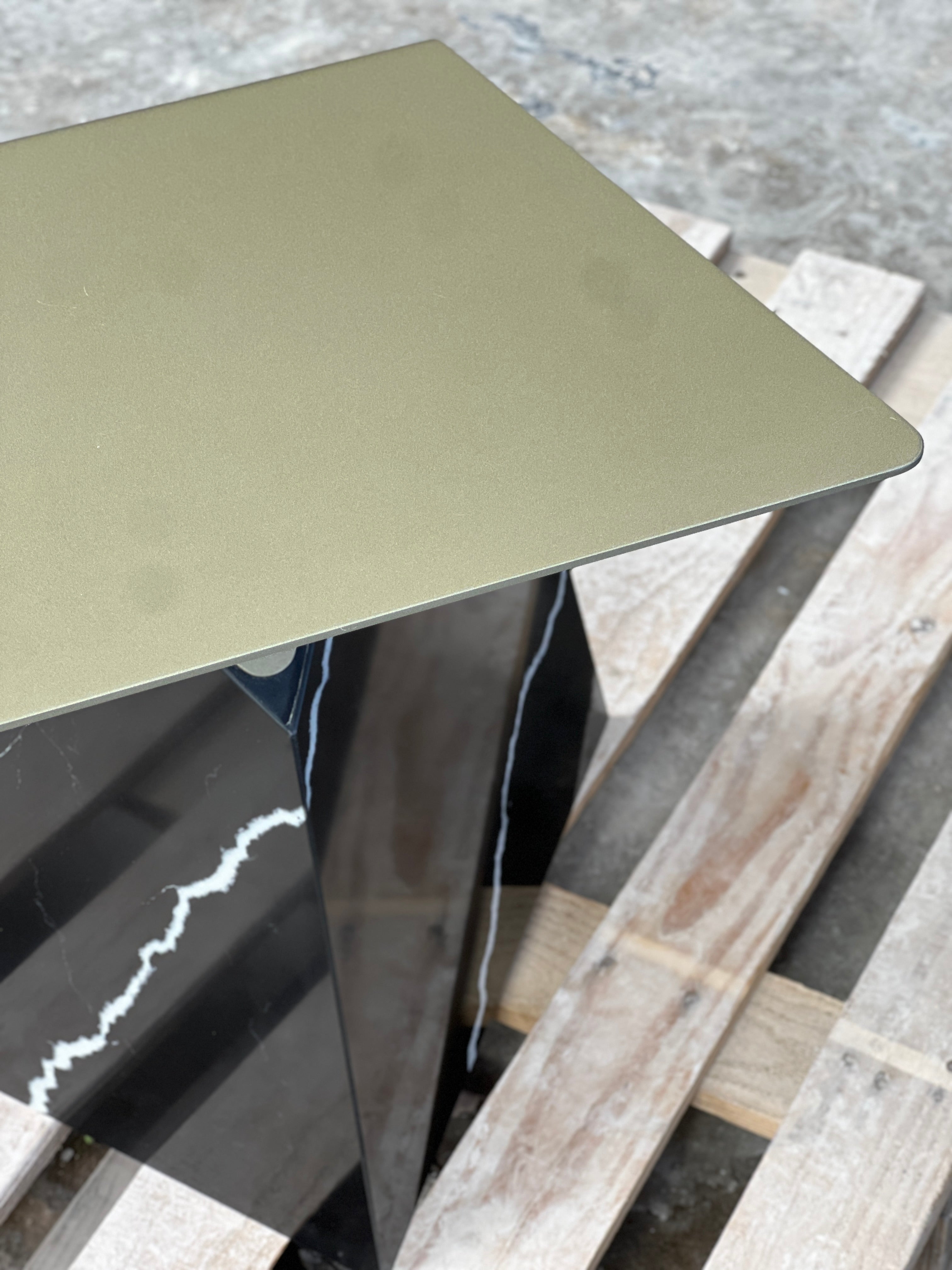 Delta Side Table - Ammonite Nero Marquina Quartz
