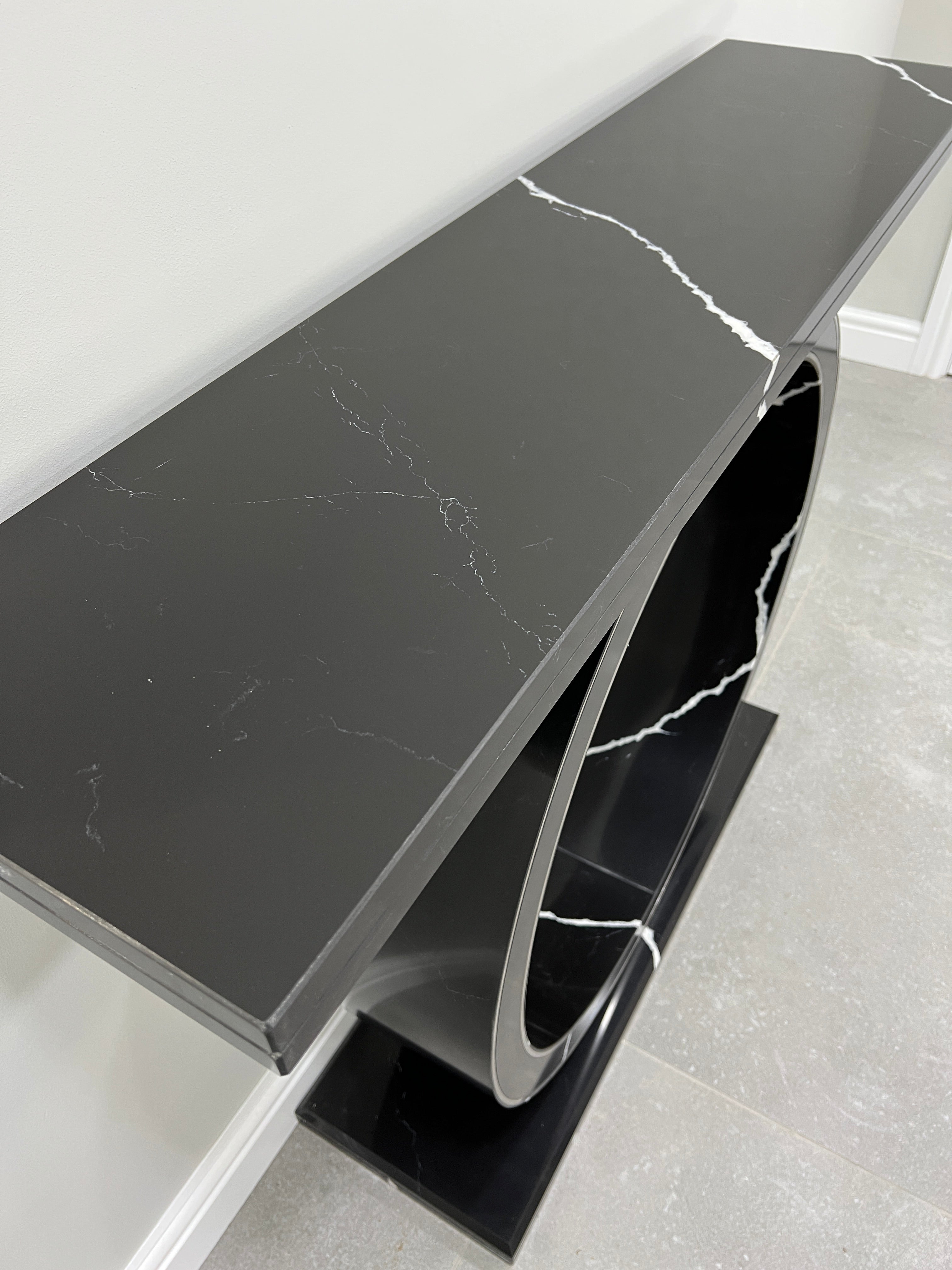 Sienna Console - Ammonite Nero Marquina Quartz