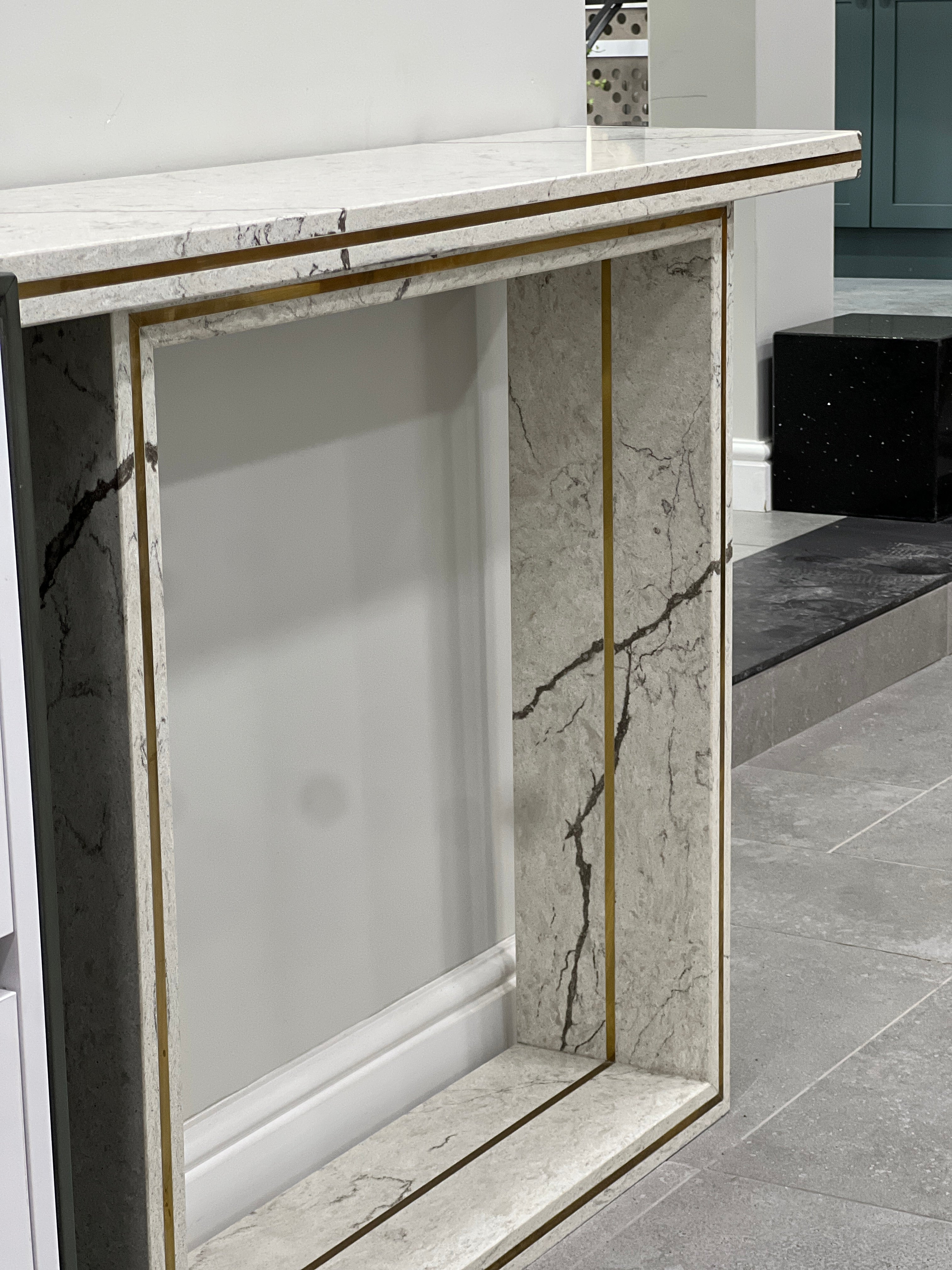 Aria Console - Unistone Diamante Quartz
