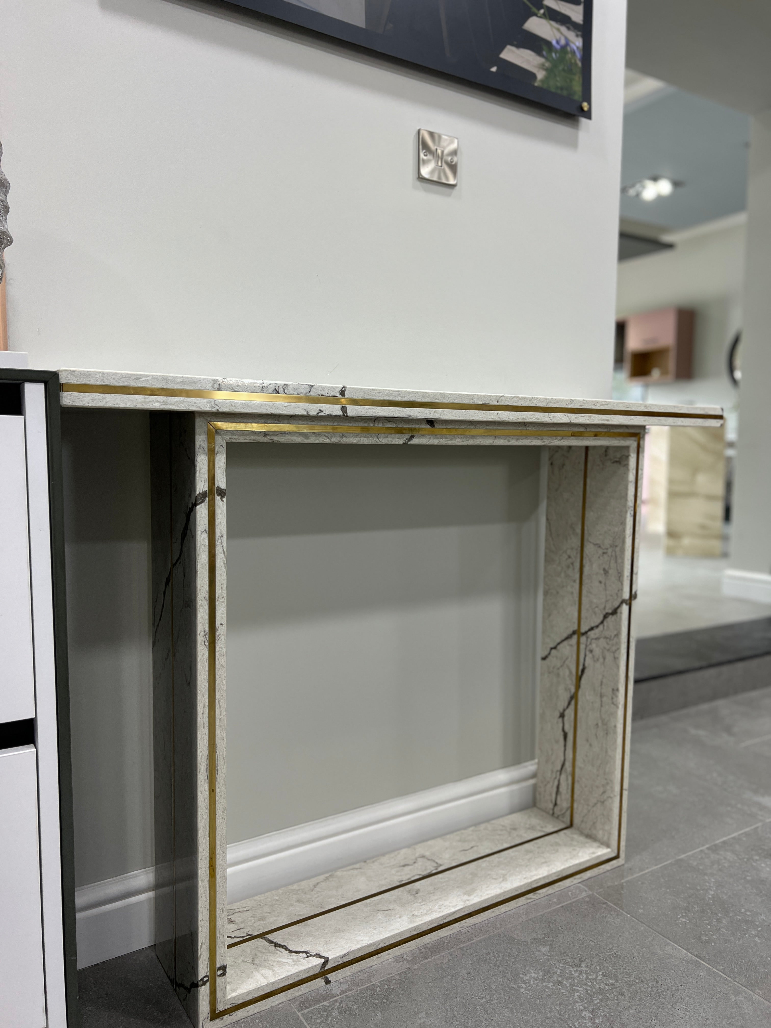 Aria Console - Unistone Diamante Quartz