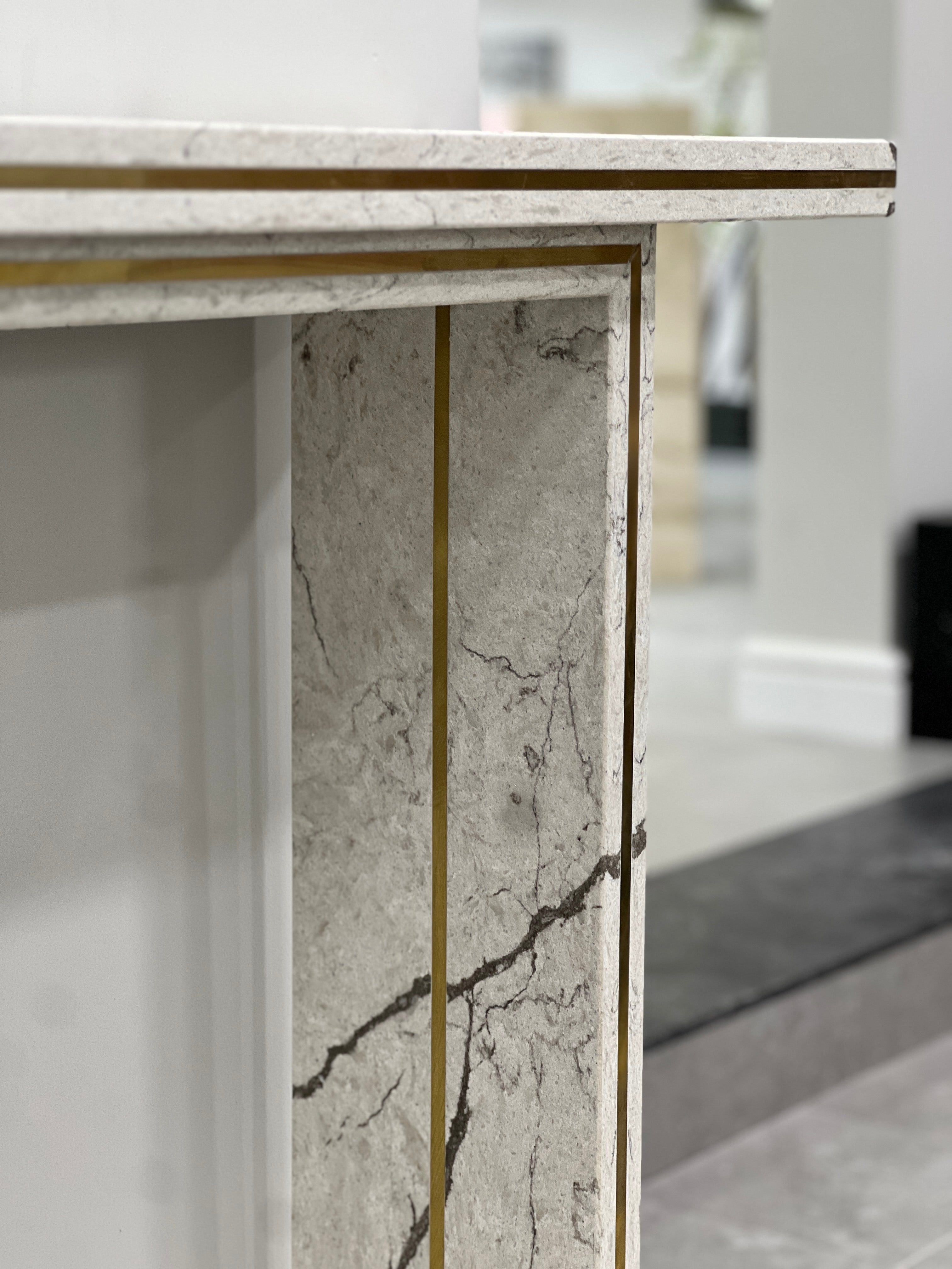 Aria Console - Unistone Diamante Quartz